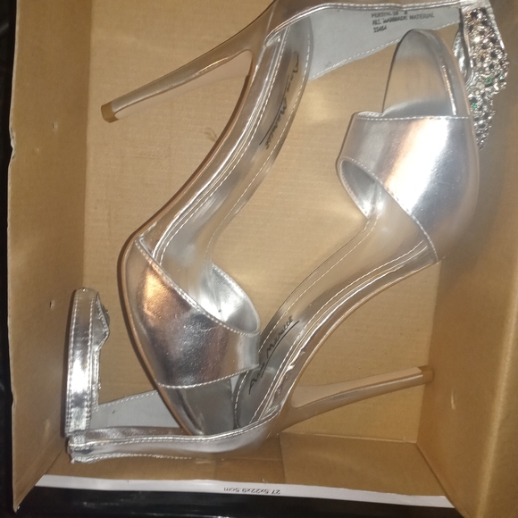 Heels - Picture 6 of 15